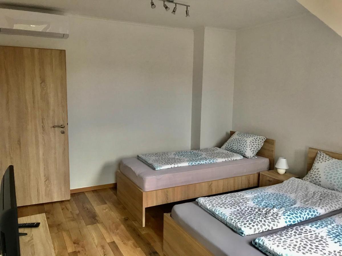 Matyas Vendeghaz 3 Rooms Apartment Kópháza Exteriör bild